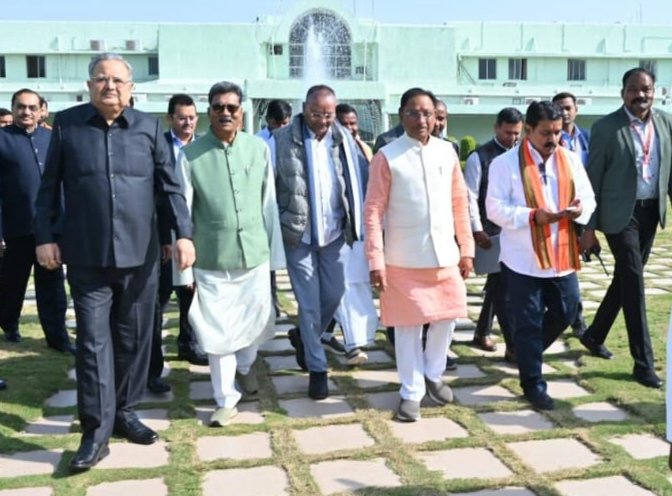 Chief Minister, Vishnu Dev Sai, Assembly, Speaker, Dr. Raman Singh, Leader, of, Opposition, Charandas Mahant, while going to the, meeting, of the, Business Advisory, Committee,