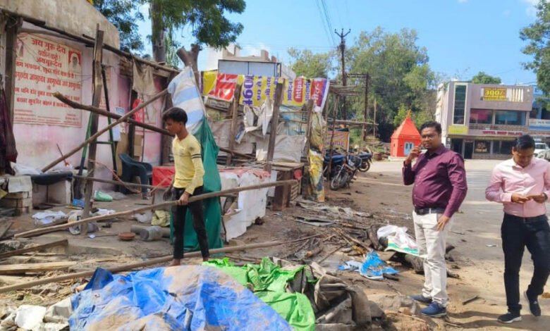 अवैध अतिक्रमण करने वालों को दी गई स्वयं ही अतिक्रमण हटाने की हिदायत 1 Illegal encroachers, instructed, to, remove, encroachment, themselves,