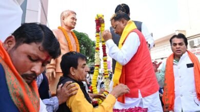 Photo of प्रधानमंत्री नरेंद्र मोदी का आशीर्वाद और पूर्व प्रधानमंत्री वाजपेयी का पुण्य स्मरण कर मुख्यमंत्री विष्णु देव साय ने संभाली छत्तीसगढ़ की कमान