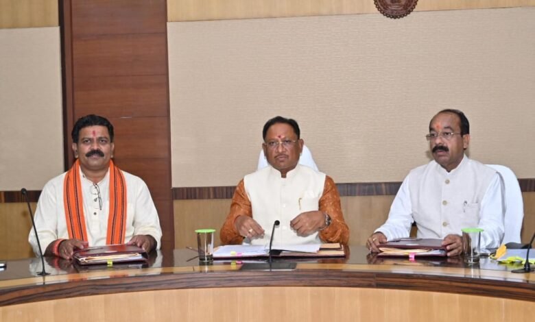 मुख्यमंत्री विष्णुदेव साय की अध्यक्षता में आज यहां महानदी भवन नवा रायपुर में नई सरकार की प्रथम कैबिनेट की बैठक शुरू 1 The, first cabinet,meeting, of the, new government, started, today at, Mahanadi Bhawan, Nava Raipur, under the, chairmanship, of, Chief Minister, Vishnudev Sai,