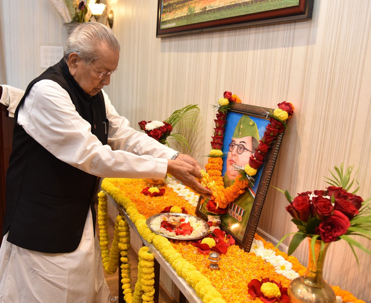 Governor, Vishwabhushan Harichandan, paid tribute, to ,Netaji Subhash Chandra Bose, on his, birth anniversary,