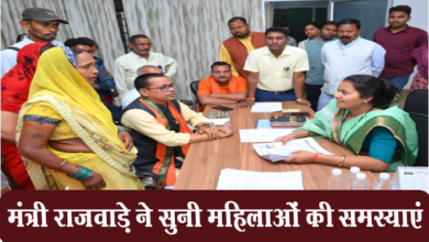 Photo of रायपुर: मंत्री राजवाड़े ने देर रात तक सुनी महिलाओं की समस्याएं