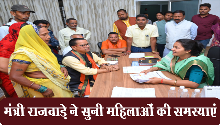 रायपुर: मंत्री राजवाड़े ने देर रात तक सुनी महिलाओं की समस्याएं 1 Raipur,Minister Rajwade,