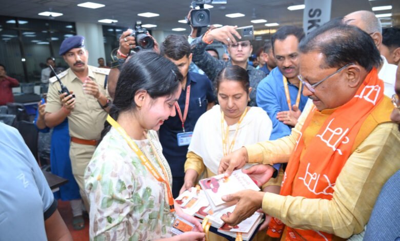 मुख्यमंत्री साय ने किया तक्षशिला रीडिंग जोन सह लाइब्रेरी का लोकार्पण 1 1710089915 d4ae08f0db7ded1020a5