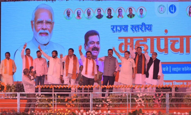 महापंचायत,पंचायत प्रतिनिधि सम्मेलन 2024 में शामिल होने पहुंचे केंद्रीय पंचायती राज्य मंत्री 1 1710146454 6c37ad3371632355ccd9
