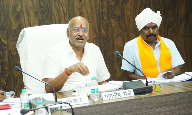 हितग्राही मूलक योजनाओं को अंतिम पंक्ति के लोगों तक पहुंचाना करें सुनिश्चित: शिक्षा मंत्री अग्रवाल 1 1710186589 d6b3cc5ddbf92d7fc658