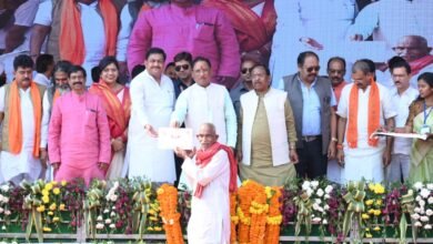 Photo of मुख्यमंत्री साय के हाथों सहायता राशि प्रमाण पत्र पाकर किसान हुए गदगद