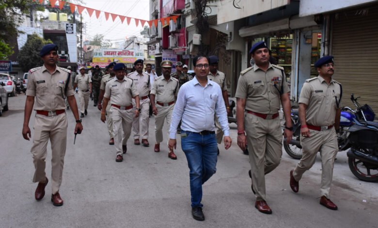 निर्वाचन एवं होली पर्व शांतिपूर्ण एवं सौहाद्र्रपूर्ण तरीके से मनाने के लिए निकाली फ्लैग मार्च 1 Flag march taken out to celebrate elections and Holi festival in a peaceful and harmonious manner