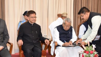Photo of राज्यपाल हरिचंदन ने शुक्ल एवं चन्द्रवंशी को राज्य सूचना आयुक्त के पद की शपथ दिलाई