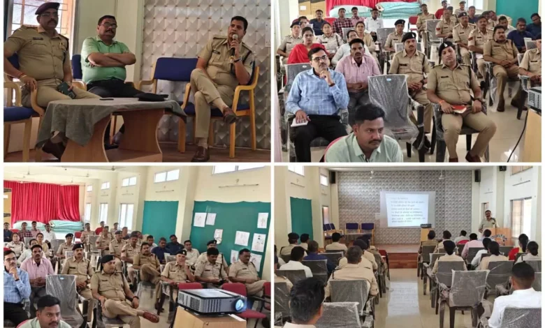 लोकसभा चुनाव के संबंध में पुलिस अधिकारी और कर्मचारियों को दिया गया प्रशिक्षण 1 Training given to police officers and employees regarding Lok Sabha elections