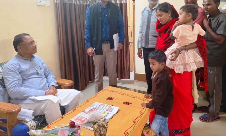 मुख्यमंत्री ने सिकलसेल से जूझ रहे आयुष और आयुषि की सहायता के लिए बढ़ाया हाथ 1 Snapshot 755