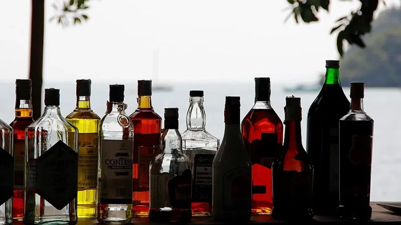 Excise department takes big step in Chhattisgarh liquor scam, 22 officers suspended