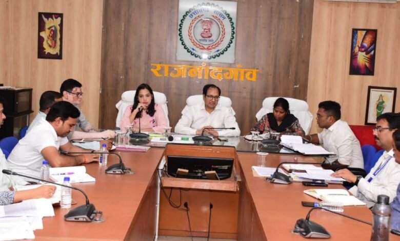 कलेक्टर ने मतदान प्रतिशत बढ़ाने तथा मतदान केन्द्रों में आवश्यक व्यवस्था के संबंध में ली बैठक 1 Collector took a meeting regarding increasing the voting percentage and necessary arrangements in the polling stations.