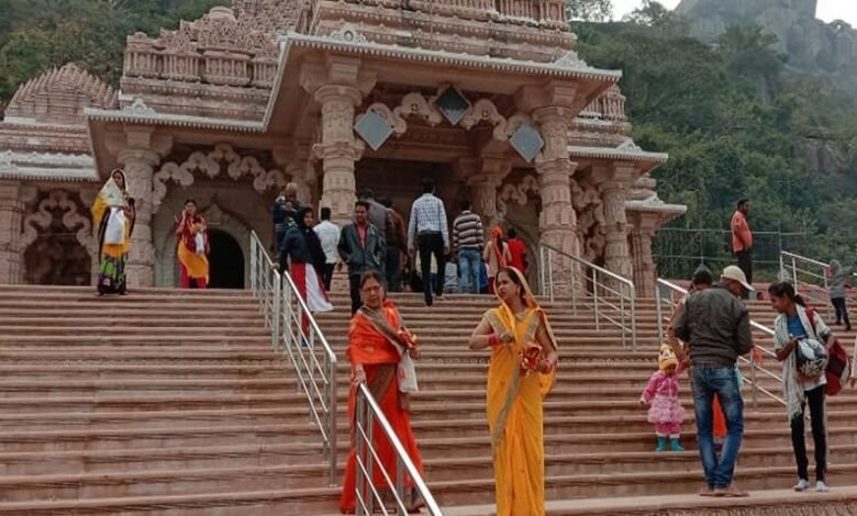 डोंगरगढ़ मंदिर में मेले की तैयारी को लेकर प्रशासन ने ली बैठक 1 Administration took meeting regarding preparation of fair in Dongargarh temple