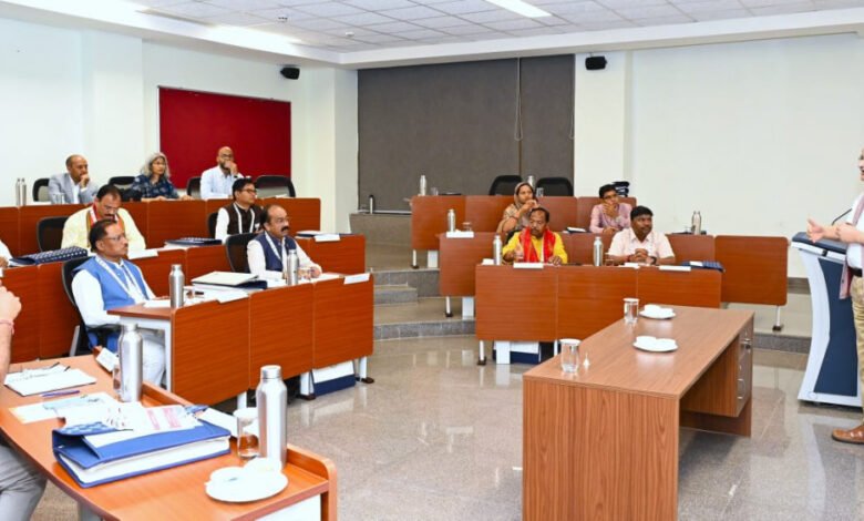 प्रथम सत्र के आरंभ में नीति आयोग के सीईओ सुब्रमण्यम ने दिया संबोधन 1 प्रथम सत्र के आरंभ में नीति आयोग के सीईओ सुब्रमण्यम ने दिया संबोधन