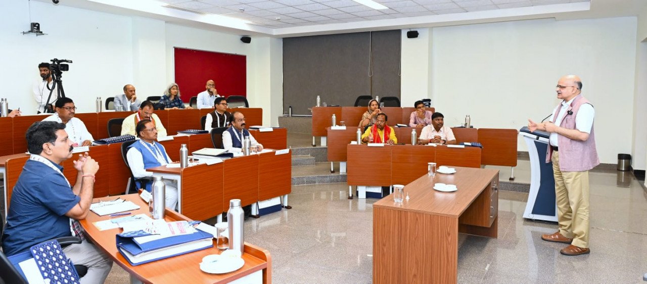 प्रथम सत्र के आरंभ में नीति आयोग के सीईओ सुब्रमण्यम ने दिया संबोधन