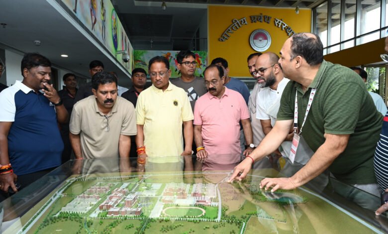 मुख्यमंत्री साय ने चिंतन शिविर के दूसरे दिन आईआईएम परिसर का मंत्रीगणों के साथ किया भ्रमण 1 मुख्यमंत्री साय ने चिंतन शिविर के दूसरे दिन आईआईएम परिसर का मंत्रीगणों के साथ किया भ्रमण