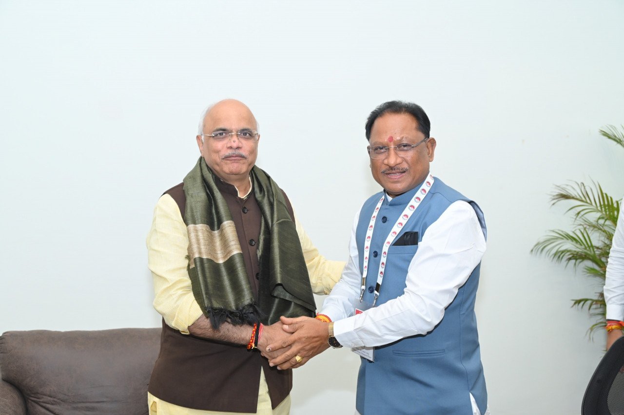 आईआईएम रायपुर में आयोजित चिंतन शिविर
