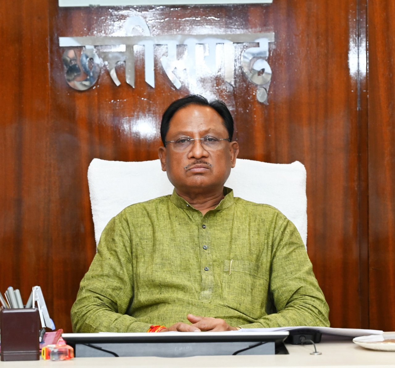 मुख्यमंत्री अपने निवास कार्यालय में कर रहे हैं कृषि एवम उद्यानिकी विभाग की समीक्षा