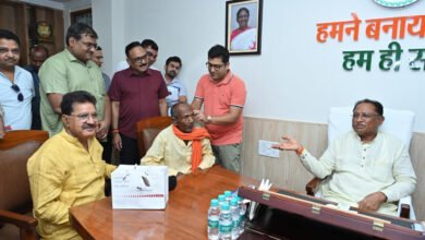 Photo of संघर्ष के दिनों की यादें साथ लेकर मुख्यमंत्री से मिलने आए जशपुर के अनेर सिंह