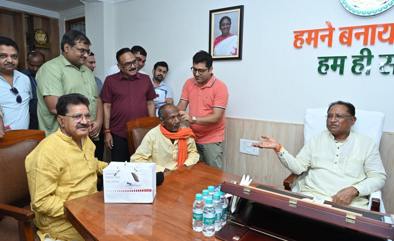 Aner Singh of Jashpur came to meet the Chief Minister carrying memories of the days of struggle.