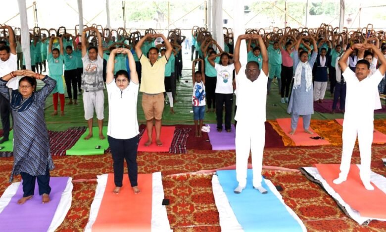 प्रतिदिन योग करने का दिया संदेश : विधायक पैंकरा 1 Message given to do yoga daily: MLA Pankra