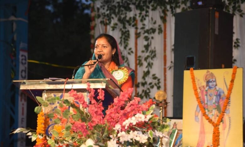 मंत्री लक्ष्मी राजवाडे़ के मुख्य आतिथ्य में दो दिवसीय रामगढ़ महोत्सव का हुआ शानदार समापन 1 The two-day Ramgarh Mahotsav concluded grandly under the chief hospitality of Minister Lakshmi Rajwade.