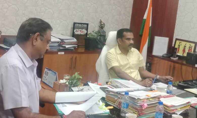 बलौदाबाजार में क्षतिग्रस्त वाहनों के बीमा क्लेम जल्द से जल्द सेटलमेंट करने परिवहन सचिव के निर्देश 1 Transport Secretary's instructions to settle insurance claims of damaged vehicles in Balodabazar as soon as possible