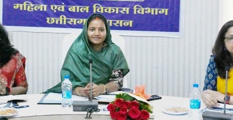 मंत्री लक्ष्मी राजवाड़े ने बच्चों को आंगनबाड़ी में पांच फलदार वृक्ष लगाने की अपील 1 Minister Lakshmi Rajwade appeals to children to plant five fruit trees in Anganwadi