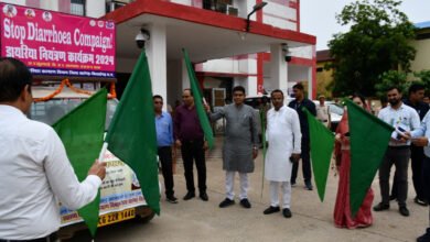 Photo of प्रभारी मंत्री टंक राम वर्मा ने डायरिया नियंत्रण रथ को हरी झंडी दिखाकर किया रवाना