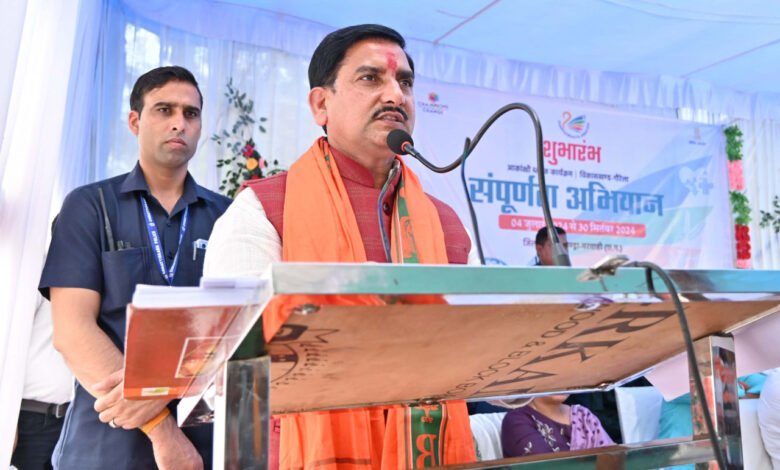केन्द्रीय राज्य मंत्री तोखन साहू ने आकांक्षीय विकासखंण्ड गौरेला में संपूर्णता अभियान का किया शुभांरभ 1 Union Minister of State Tokhan Sahu inaugurated the Totality Campaign in the aspirational development block Gaurela.