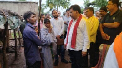 Photo of प्रदेश के उपमुख्यमंत्री विजय शर्मा कल शाम बैगा बाहुल्य सोनवाही गांव पहुंचकर पीड़ित परिवारों से मिले