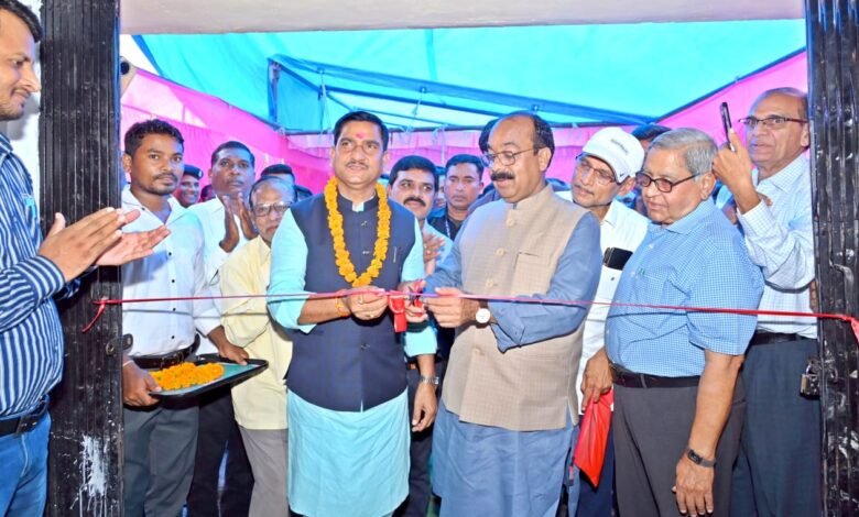 उप मुख्यमंत्री अरुण साव और केंद्रीय राज्य मंत्री तोखन साहू ने सियान सदन भवन का किया लोकार्पण 1 Deputy Chief Minister Arun Sao and Union Minister of State Tokhan Sahu inaugurated Sian Sadan building.