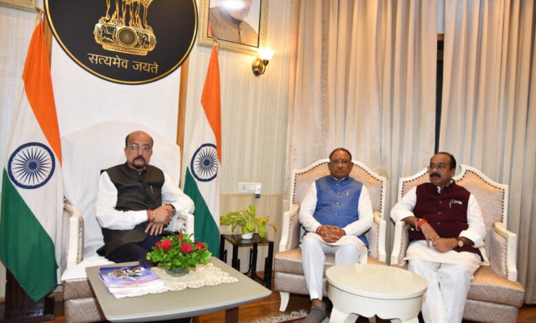मनोनीत राज्यपाल रमेन डेका से मुख्यमंत्री साय ने प्रदेश के विकास पर की चर्चा 1 Chief Minister Sai discussed the development of the state with Governor-designate Ramen Deka.