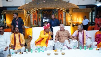 Photo of वर्तमान सीएम से मिलते ही क्या पूछ लिया पूर्व सीएम ने?