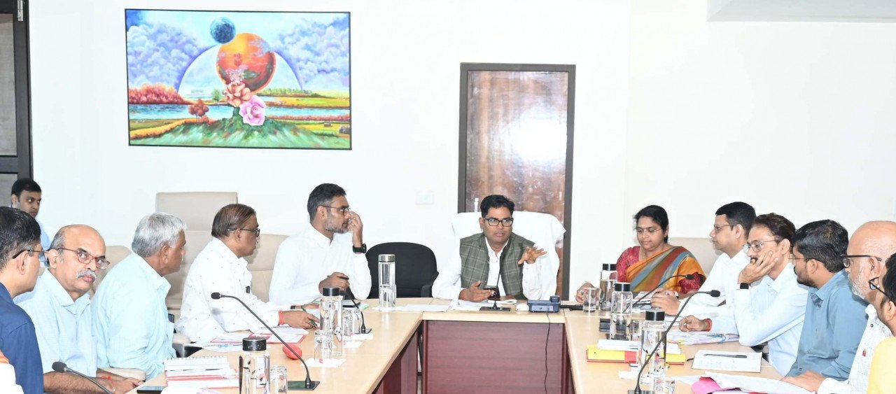 Housing and Environment Minister O.P. Choudhary took review meeting of regional officers of Chhattisgarh Environment Protection Board