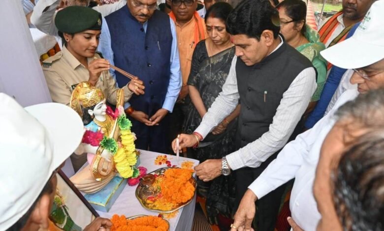 पौधों की देखभाल अपने बच्चों की तरह करें : मंत्री वर्मा 1 Take care of plants like your children: Minister Verma
