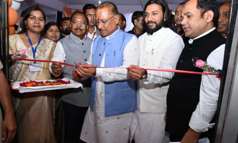 एक पेड़ माँ के नाम अभियान के तहत मुख्यमंत्री ने कन्या आश्रम में रोपा रामफल का पौधा 1 Under the Ek Ped Maa Ke Naam campaign, the Chief Minister planted Ramphal sapling in Kanya Ashram.