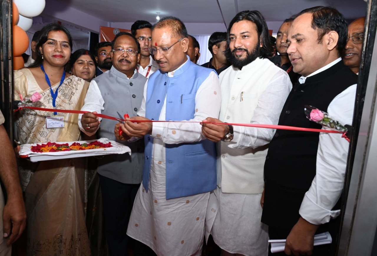Under the Ek Ped Maa Ke Naam campaign, the Chief Minister planted Ramphal sapling in Kanya Ashram.