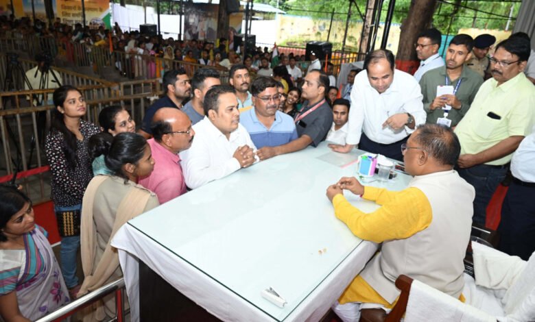 मुख्यमंत्री साय से मिले कौशल्या विहार के रहवासी, बताई अपनी समस्याएं 1 Residents of Kaushalya Vihar met Chief Minister Sai, told their problems
