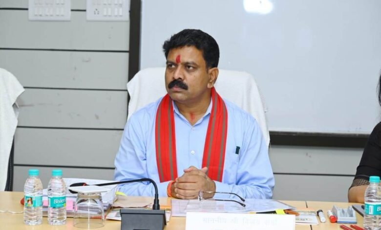 शासन की सभी योजनाएं धरातल पर दें दिखाई : उपमुख्यमंत्री विजय शर्मा 1 All the schemes of the government should be visible on the ground: Deputy Chief Minister Vijay Sharma