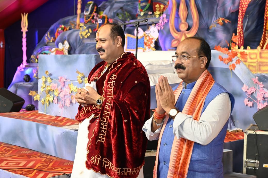 Deputy Chief Minister Saav participated in Pandit Pradeep Mishra's Shiv Mahapuran Katha.