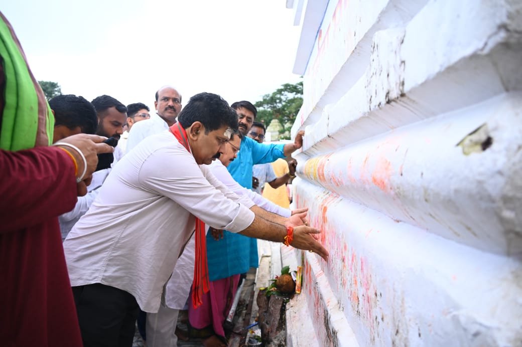 Deputy Chief Minister Vijay Sharma offered prayers at Narmada Maiyya and Jaleshwar Mahadev Temple in Amarkantak.
