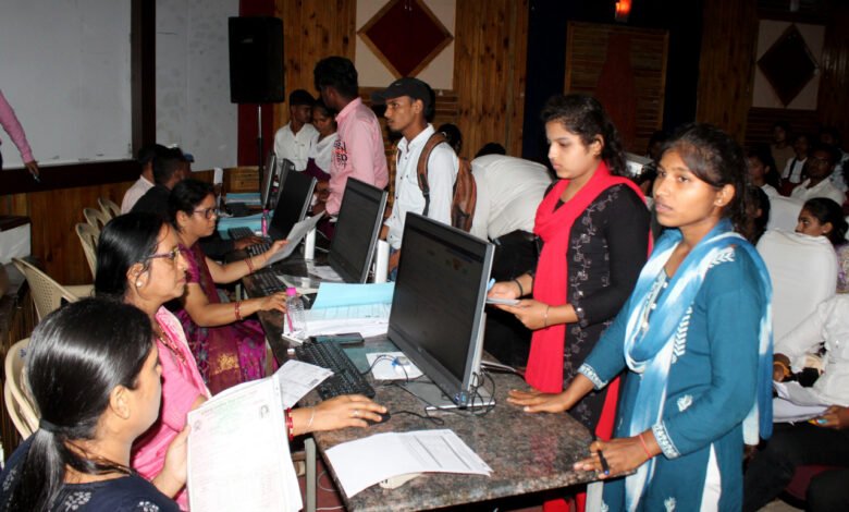 कुलपति डॉ. चंदेल ने लिया काउंसलिंग प्रक्रिया का जायजा 1 Vice Chancellor Dr. Chandel took stock of the counseling process