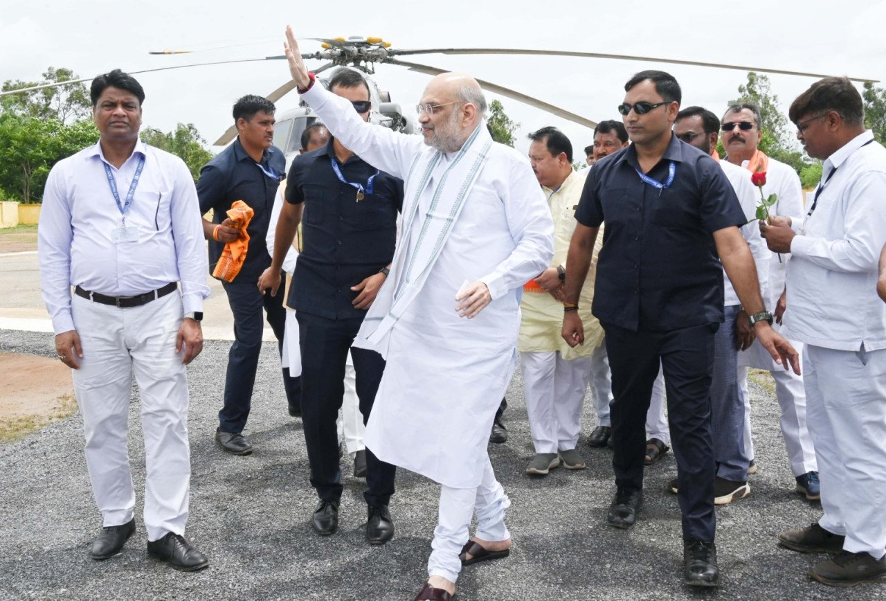 Union Home Minister Amit Shah was given a warm welcome when he reached Nawagaon Helipad.