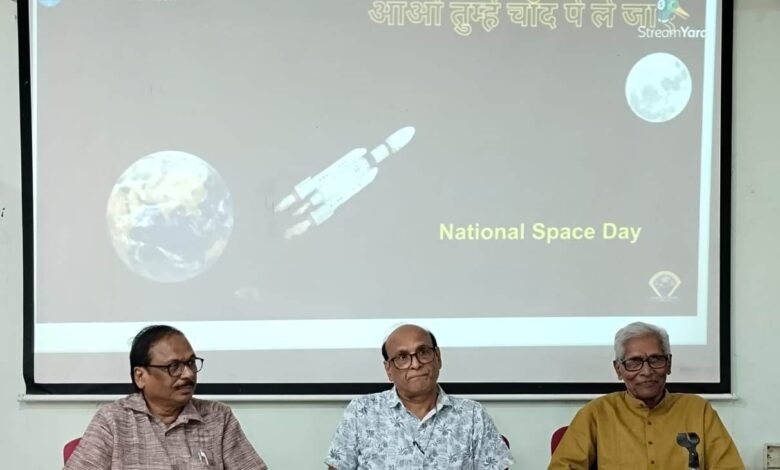 एससीईआरटी में अनोखा आयोजन : अधिकारी और प्राध्यापक बने छात्र 1 Unique event in SCERT: Students became officers and professors