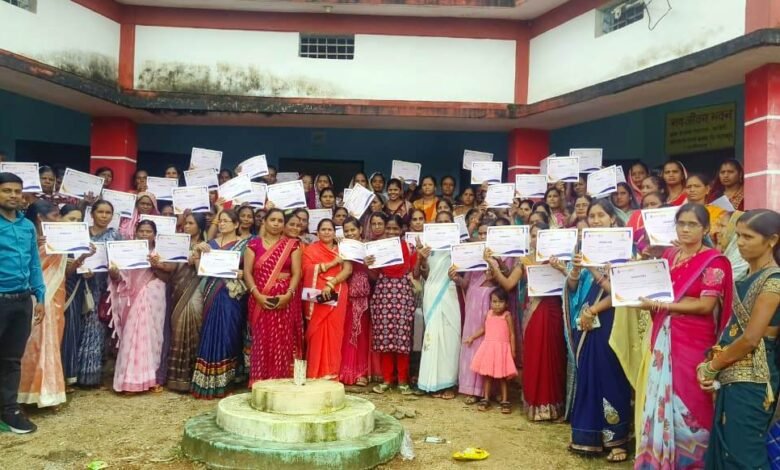 महासमुंद के 2380 लखपति दीदियों को किया गया सम्मानित 1 2380 lakhpati didis of Mahasamund were honored