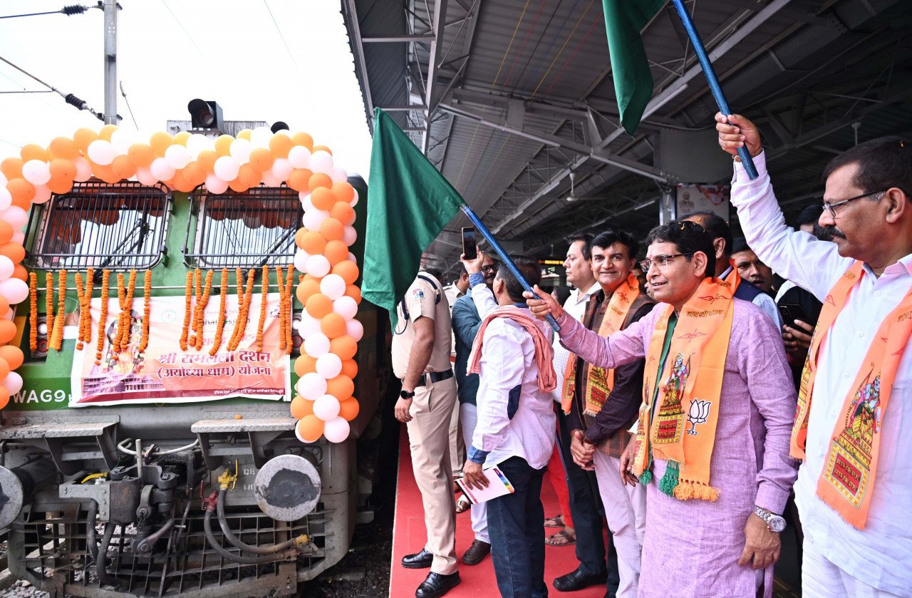 Shri Ramlala Darshan Yojana: 850 devotees from Chhattisgarh leave for Ayodhya