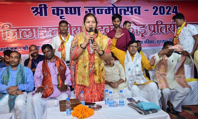 कृष्ण जन्माष्टमी कार्यक्रम में शामिल हुई मंत्री लक्ष्मी राजवाड़े 1 Minister Lakshmi Rajwade participated in Krishna Janmashtami program
