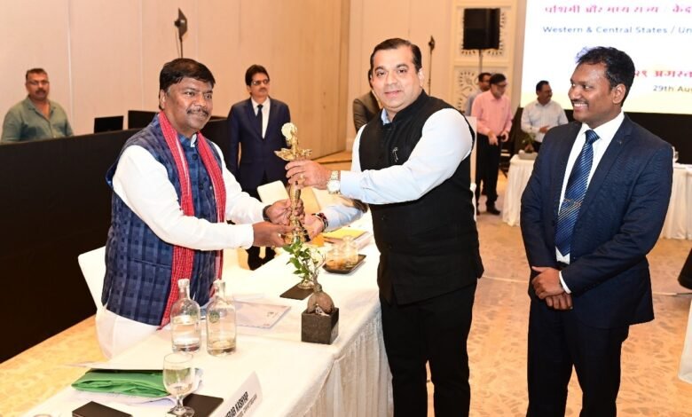 केंद्रीय पर्यटन मंत्री की अध्यक्षता में पश्चिमी व मध्यवर्ती तथा संघ राज्य क्षेत्रों के पर्यटन मंत्रियों का सम्मेलन पणजी गोवा में सम्पन्न 1 Conference of Tourism Ministers of Western and Central and Union Territories held in Panaji Goa under the chairmanship of Union Tourism Minister.